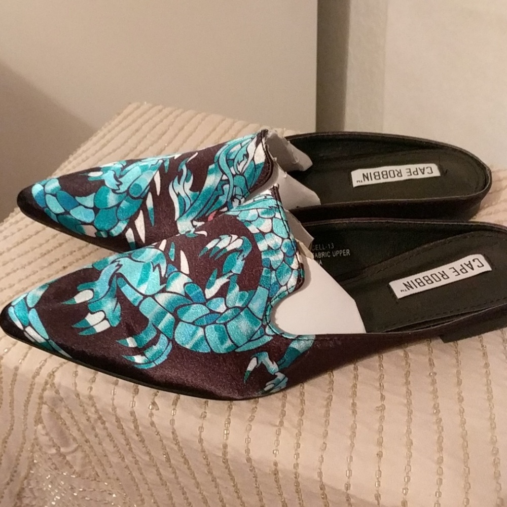 Cape Robbin Cell-13 Black & Blue Dragon Mule